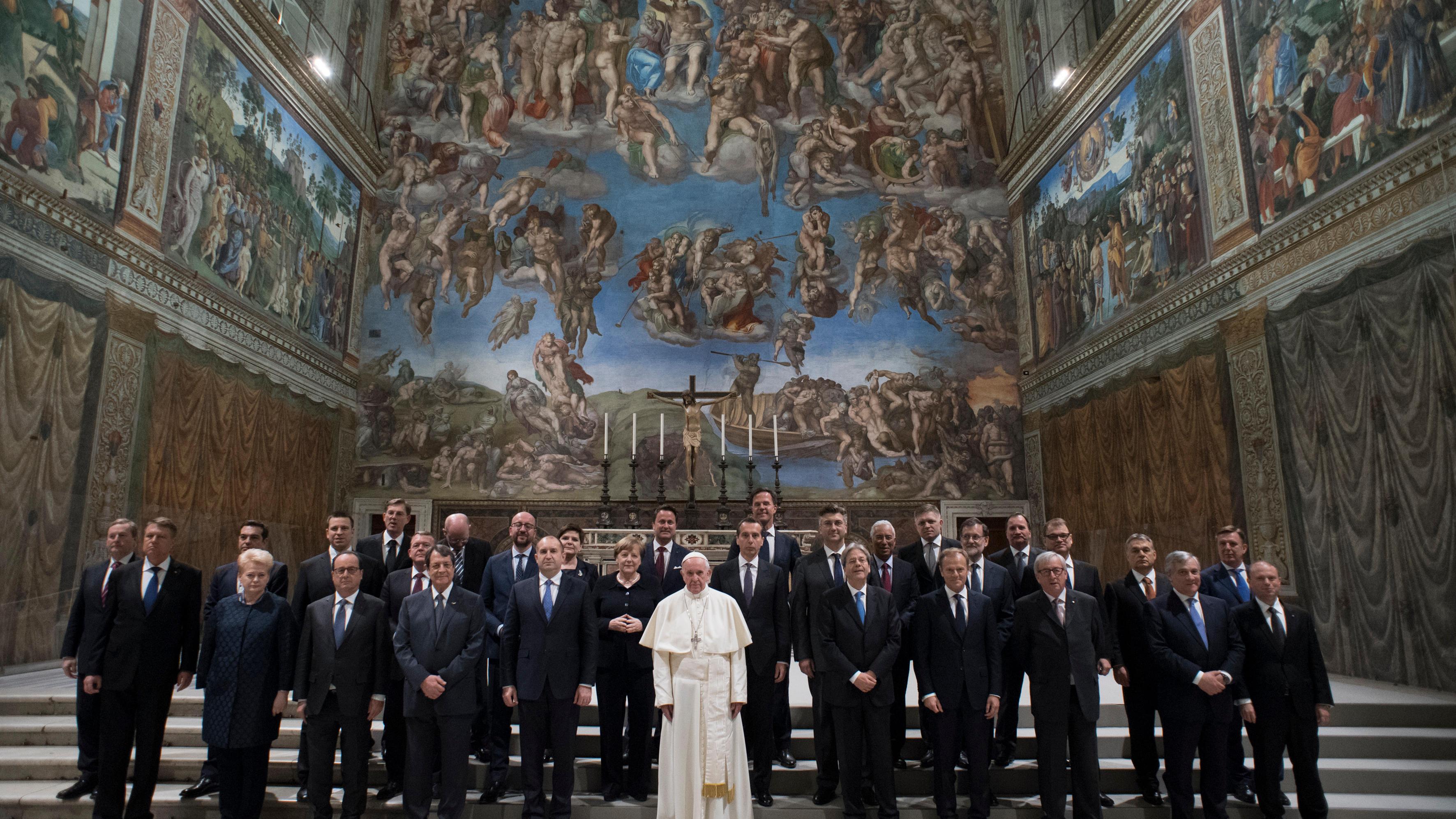 Жители Ватикана. Ватикан международные отношения. Ватикан правит миром. Конвенция 1957