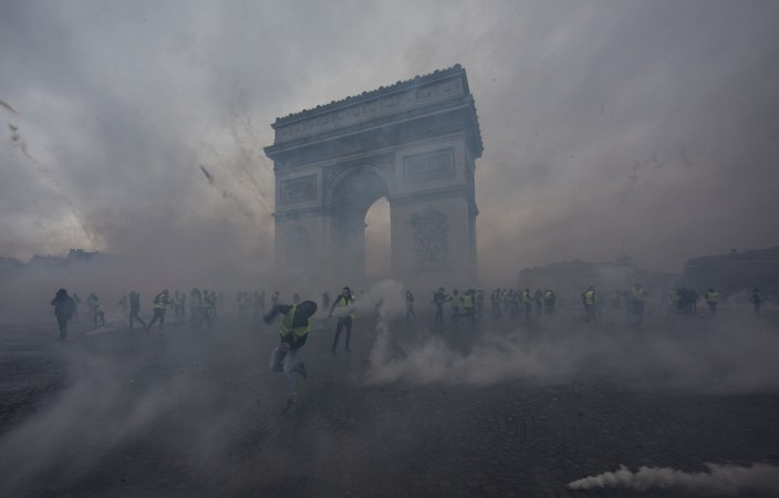 https://signsofthelastdays.org/wp-content/uploads/2018/12/paris-france-riots.jpg