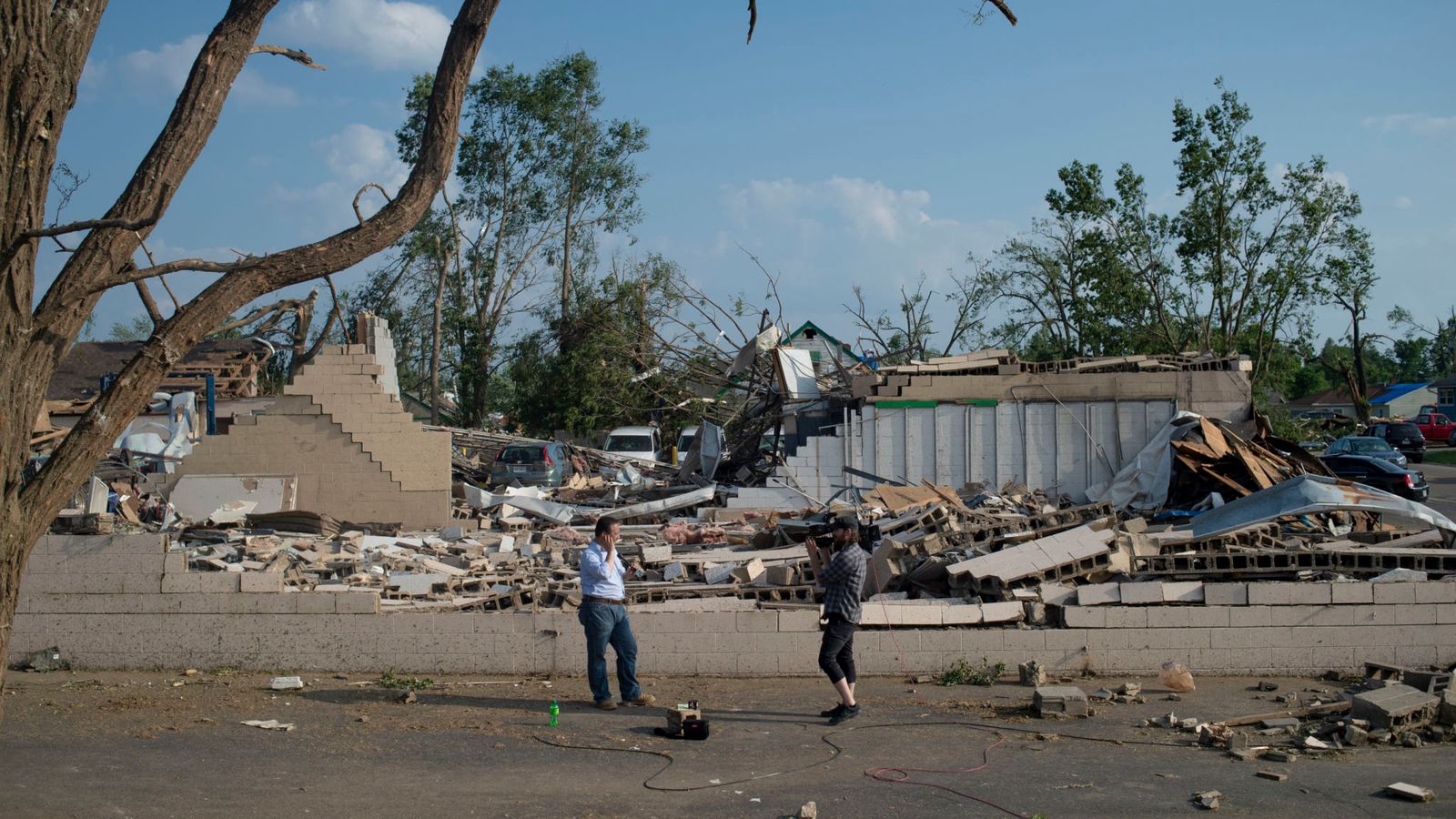 U.S. Like A 'War Zone' After 500 Tornadoes In 30 Days - Signs Of The ...