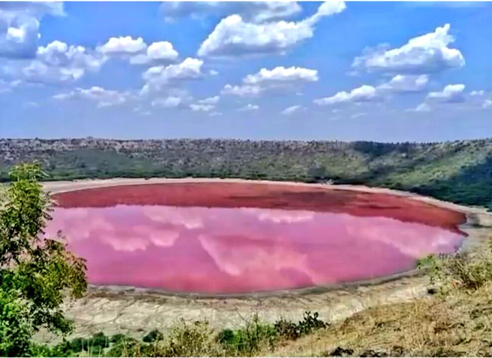 meteorite crater  lake  turns blood red2 Signs Of The Last 